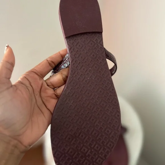 TORY BURCH CROCODILE EMBOSSED THONG SANDALS NEW RED SIZE 8.5 - Picture 6 of 10